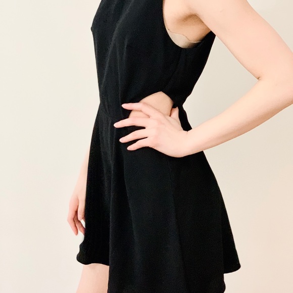 Little black dress with cutouts - Picture 2 of 3